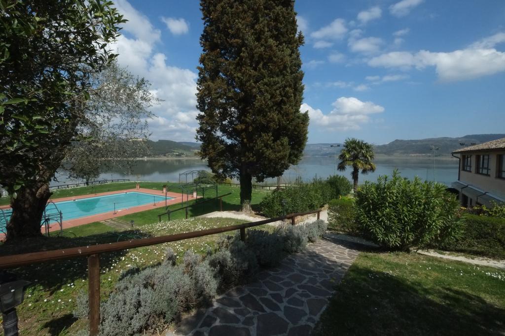 La Penisola Ξενοδοχείο Baschi Εξωτερικό φωτογραφία